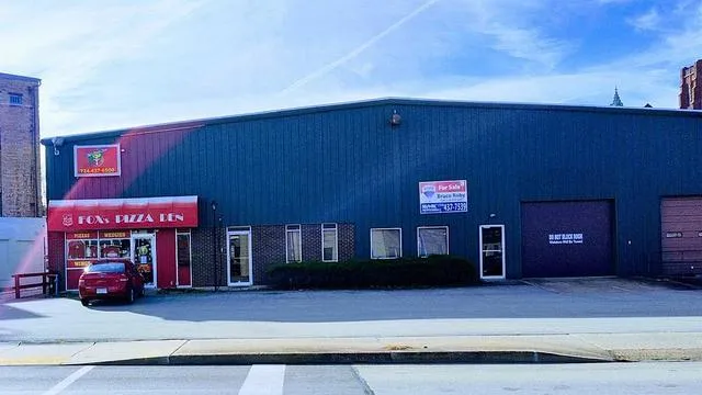 Fox's Pizza Den