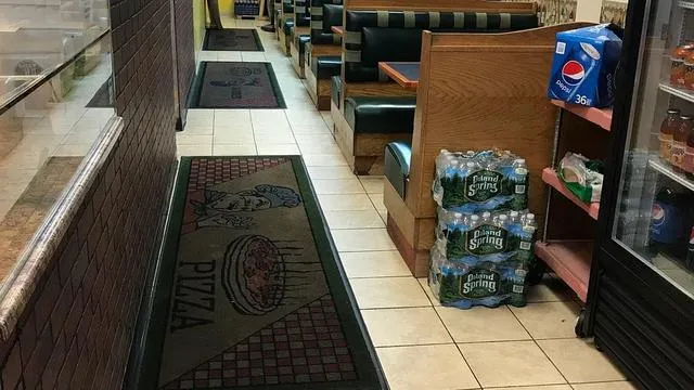 Husky Pizza