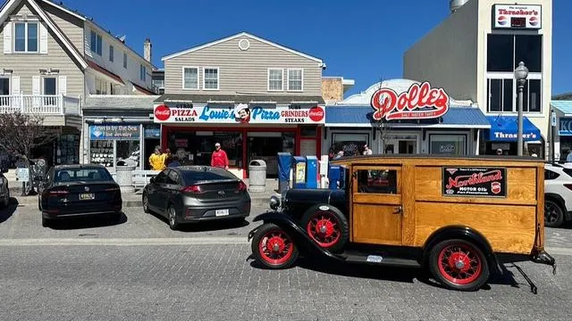 Louie's Pizza
