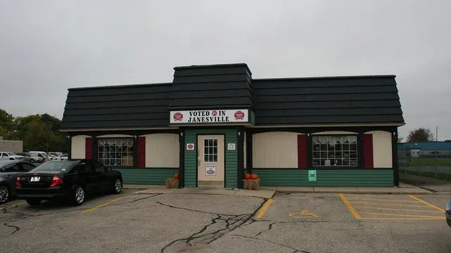 Mac's Pizza Shack