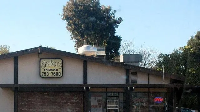 Shakers Pizza